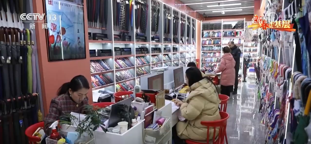”凝聚合力 “品牌出海”成为义乌热词冰球突破平台新春走基层 “攥指成拳